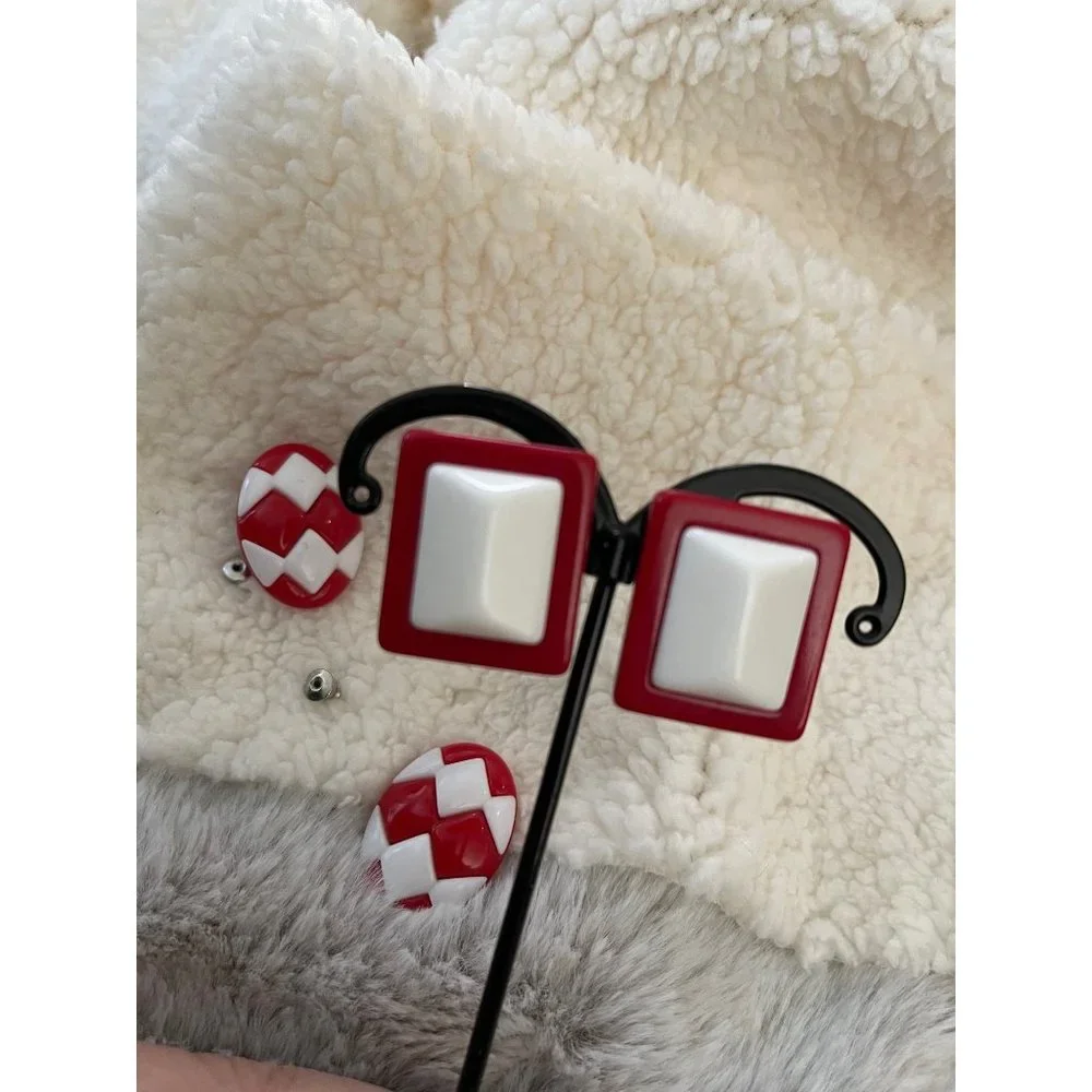Vintage Red/White Design Pierced Earrings 2-Pairs - Picture 4 of 12
